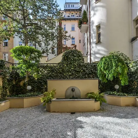 アパート Panoramic Loft プラハ